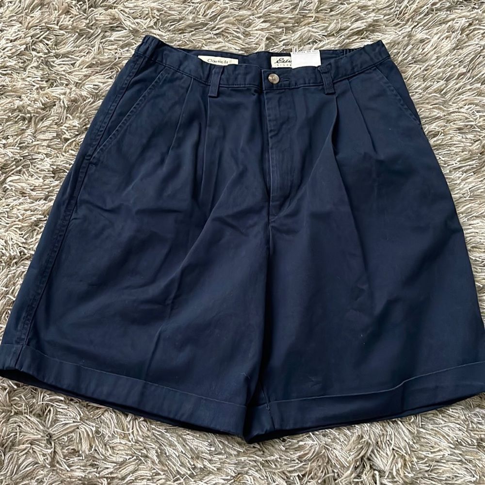 NWT Eddie Bauer Classic‎ Fit Navy shorts. Size 10
